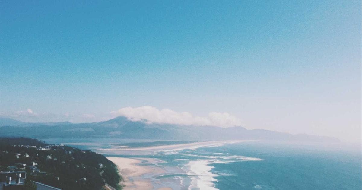 Cloud infrastructure architecture diagram representing Oracle Cloud Infrastructure design and deployment